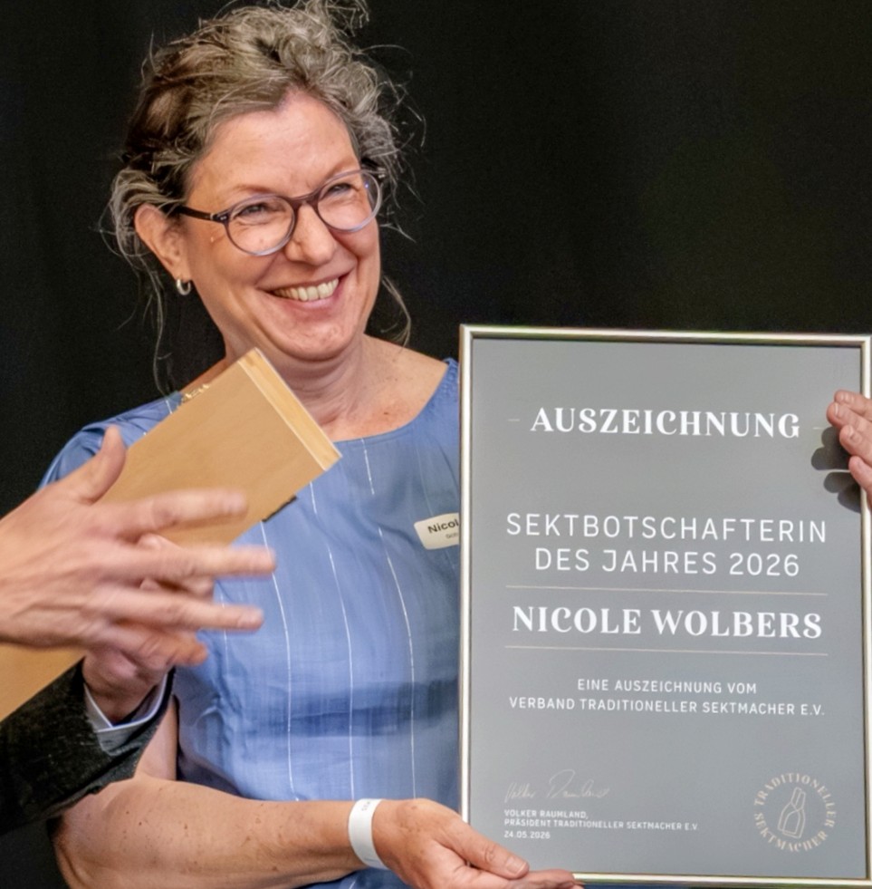 Nicole Wolbers receiving the Sparkling Wine Ambassador of the Year 2026 award.